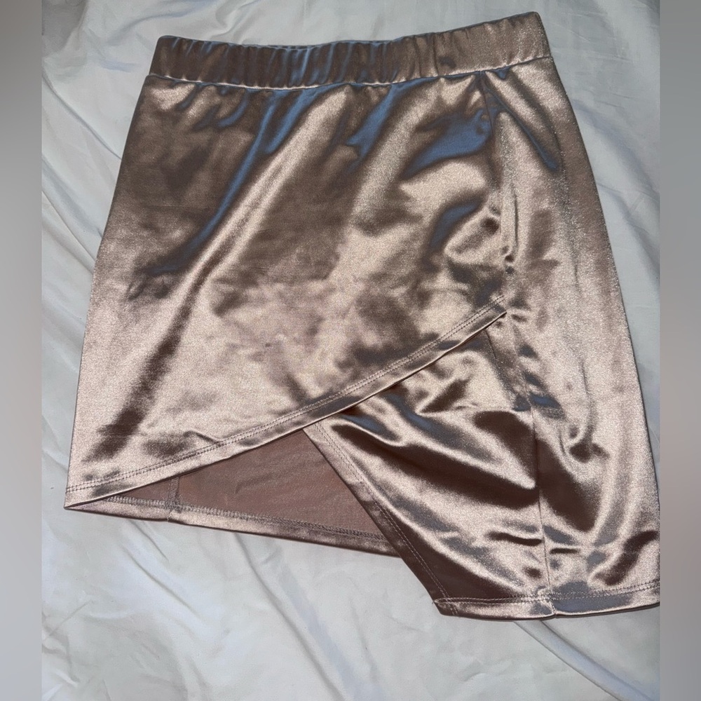 Shiny gold short skirt. Good condition